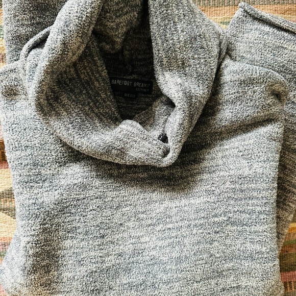 Barefoot Dreams Funnelneck Pulloverr - Picture 3 of 5